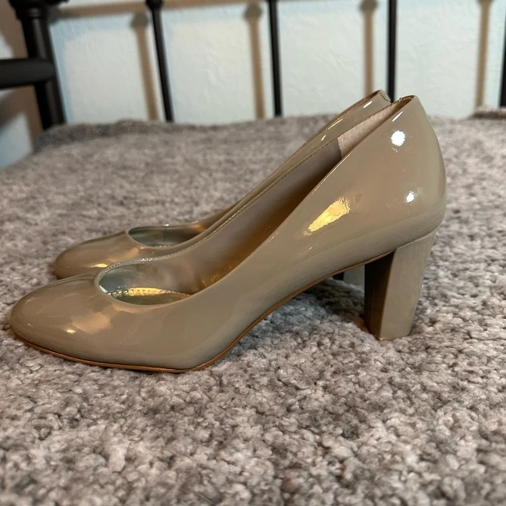 Lauren Ralph Lauren Beige Patent Leather Pumps Size 6 - Picture 5 of 10